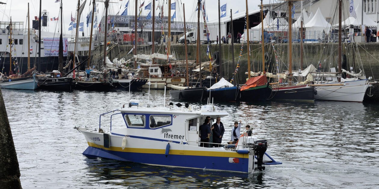 <p>La vedette océanographique Haliotis aux fêtes maritimes de 2012.</p>