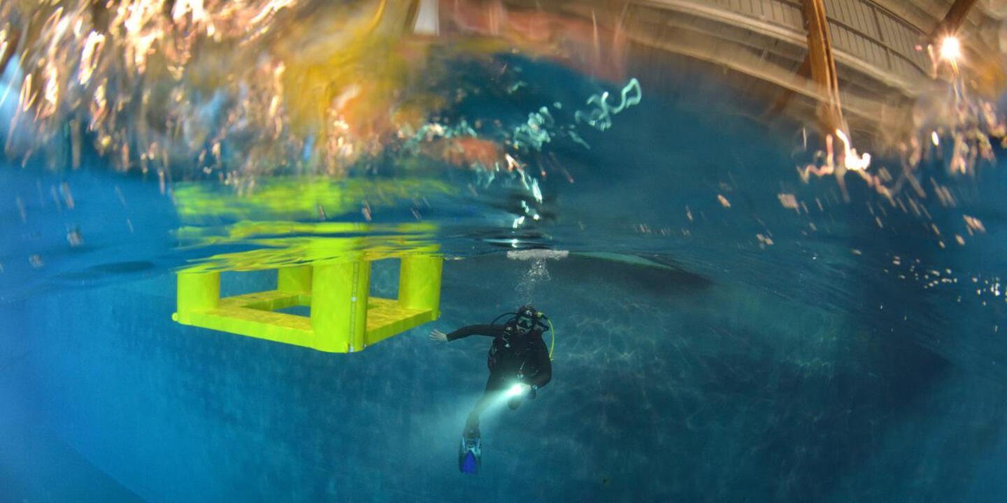 Etude du comportement d'un flotteur semi-submersible conçu pour recevoir une éolienne flottante