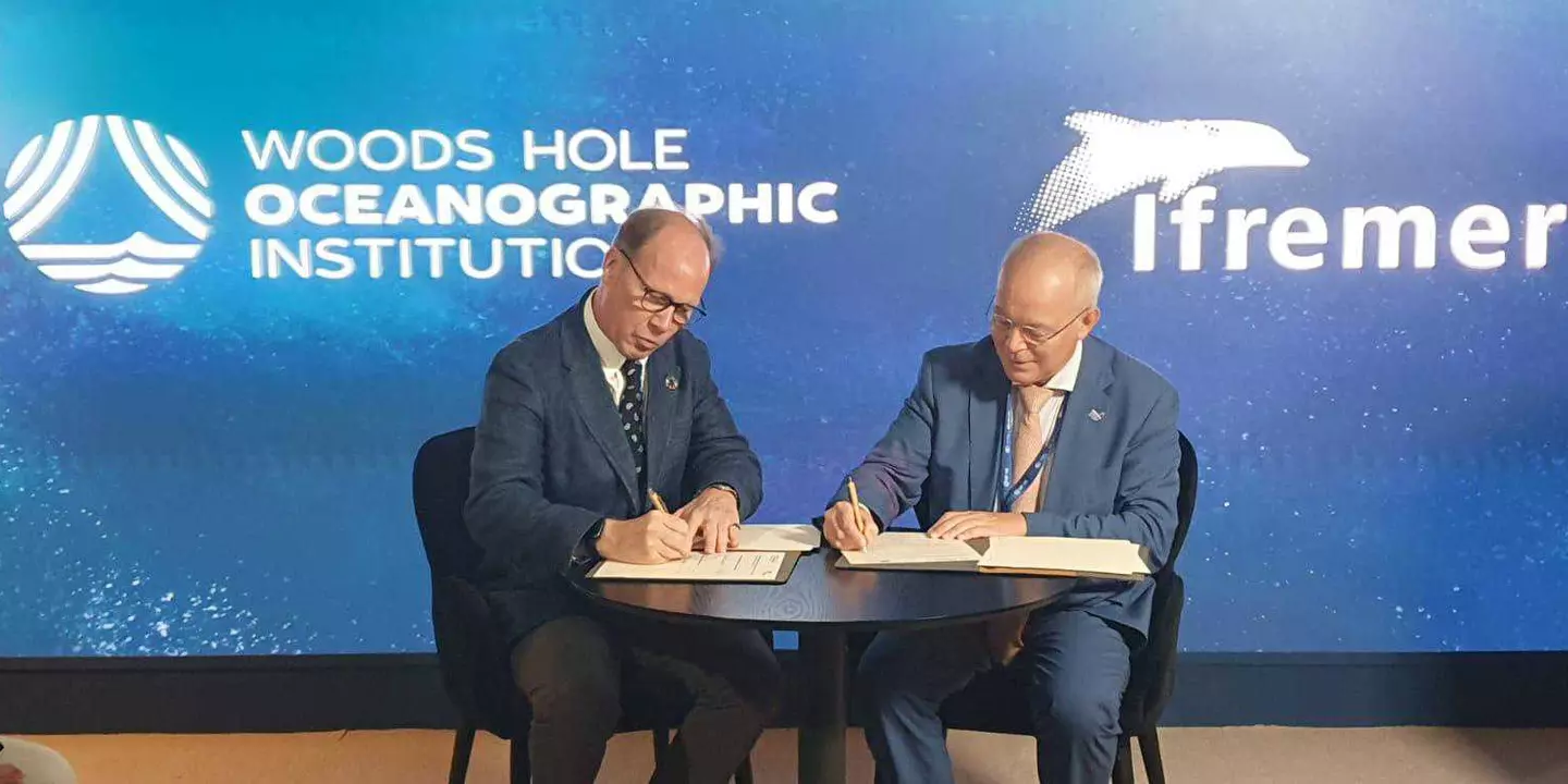 Signature du protocole d'accord entre WHOI et Ifremer