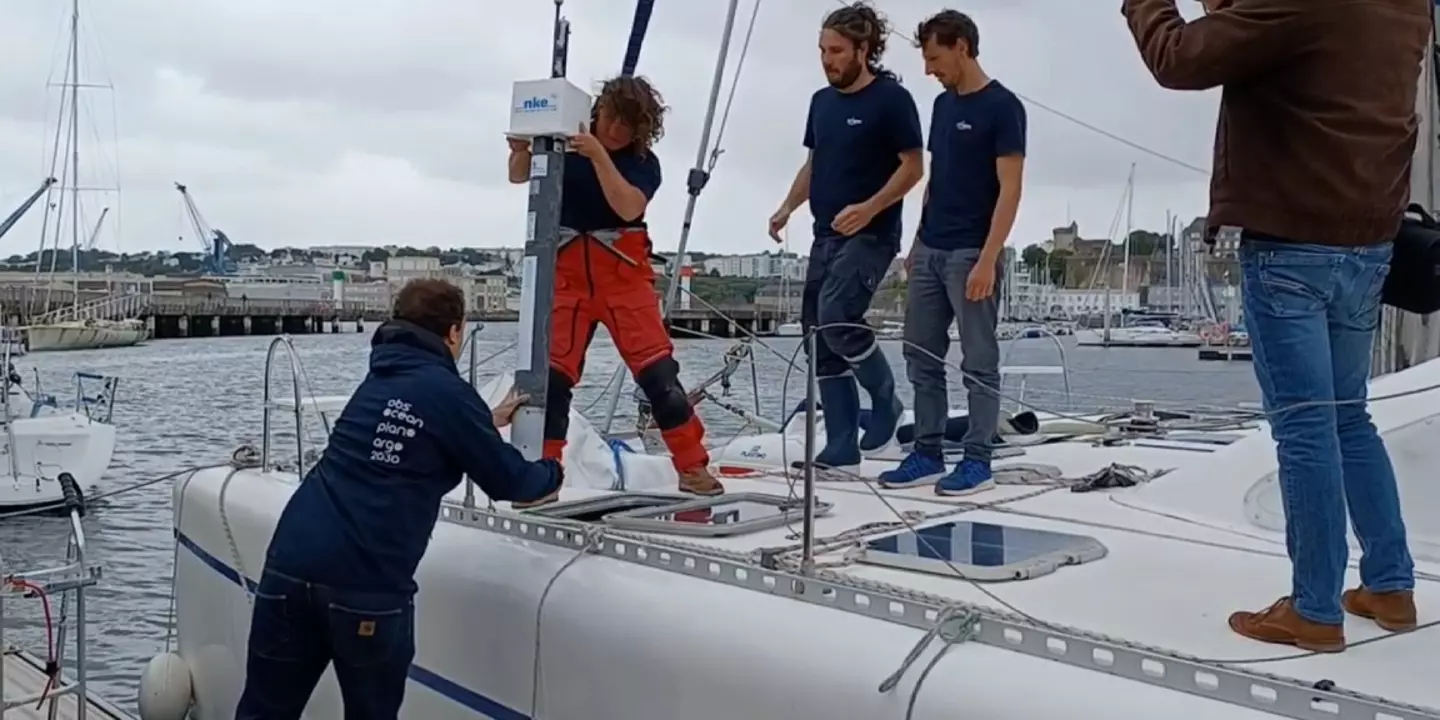 Débarquement des flotteurs Argo au retour de la campagne NARCOO