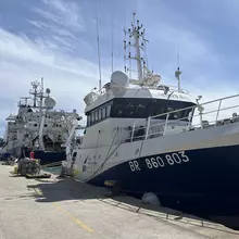 L’Atalante et le Téthys II à quai à Port Mahon sur l’île de Minorque (Espagne).