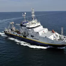 Le navire Thalassa dans le golfe de Gascogne pour la campagne Pelgas