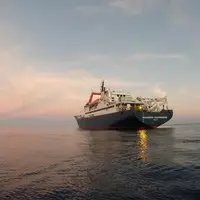 Le Marion Dufresne en mer au second plan