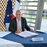 Hervé Berville et François Houllier ont signé la nouvelle convention cadre relative au soutien financier apporté par l’Etat à l’Ifremer en matière de collecte de données et d’expertise halieutique